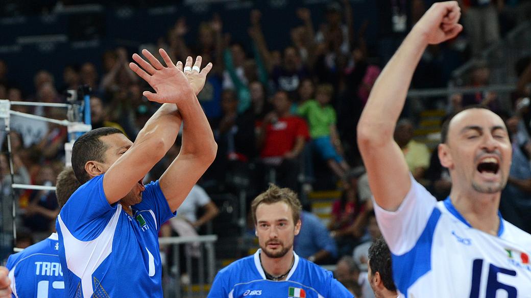 Itália vence Estados Unidos e repete semi com Brasil