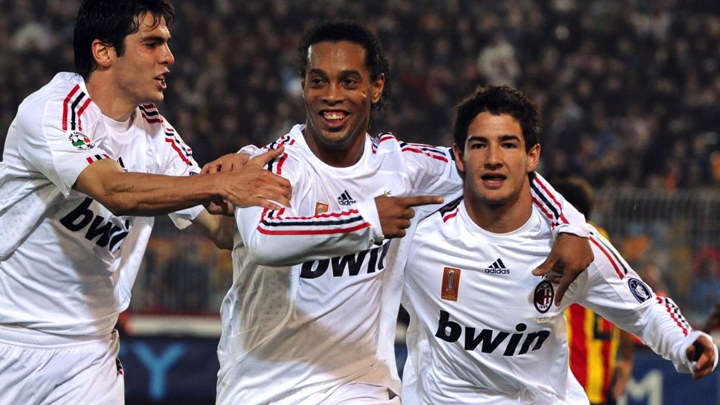 Bons tempos: Kaká, Ronaldinho e Pato brilhando no Milan, em 2008. Hoje, dois são reservas em seus clubes - e o outro, apesar de brilhar em sua equipe, não convence na seleção