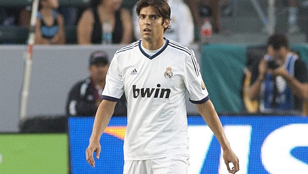 O meia Kaká começou como titular, mas foi substituído em amistoso