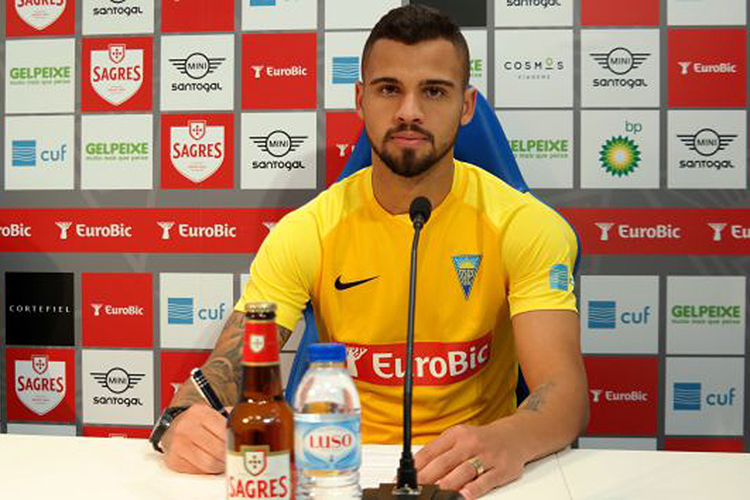 Estoril anuncia Lucão, ex-São Paulo, após ‘chapéu’ em rival