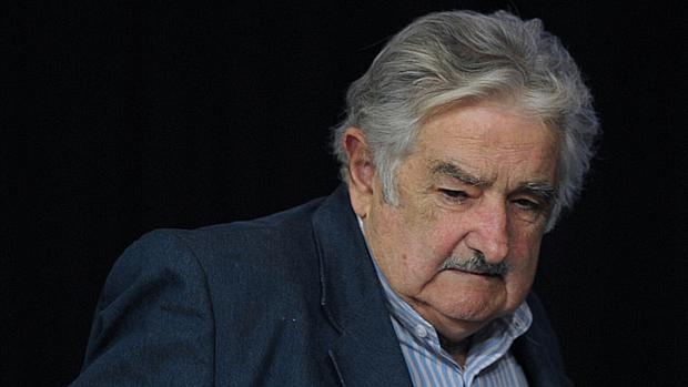 Mujica insulta dirigentes da Fifa por punição a Suárez
