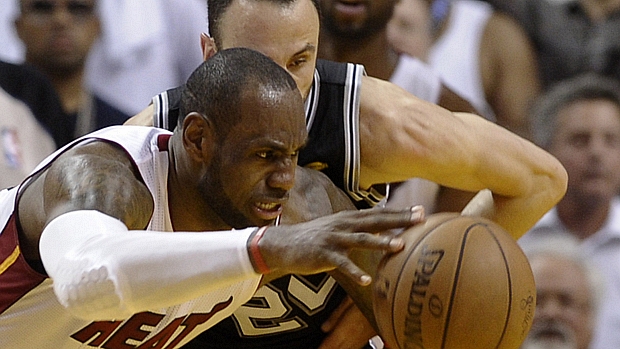 Heat vence Spurs de virada e força finalíssima na NBA