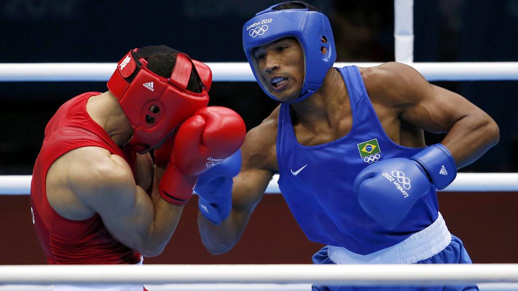 Esquiva Falcão supera britânico e garante medalha de prata