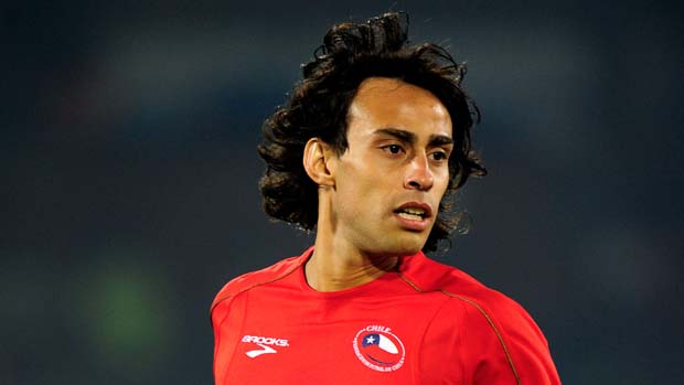 Chile convoca Valdivia, Johnny Herrera e Eugenio Mena