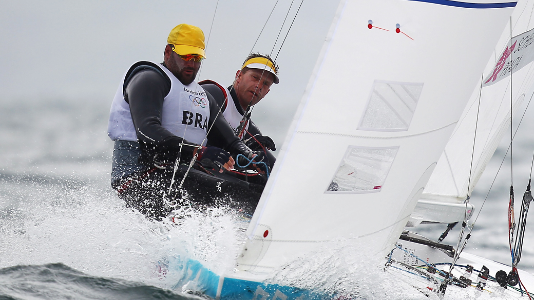 Velejadores brasileiros Robert Scheidt e Bruno Prada competem em Weymouth pela classe Star