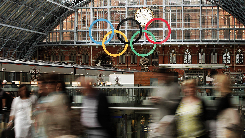 Primeiros atletas olímpicos chegam a Londres