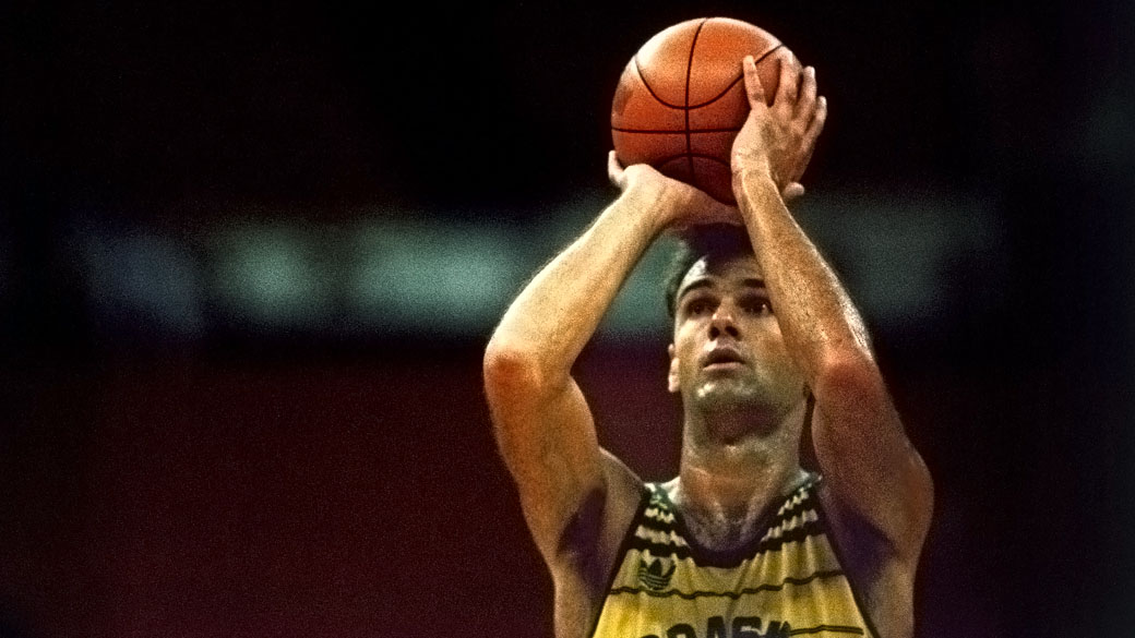 Oscar Schmidt: veja a biografia do maior jogador de basquete brasileiro de  todos os tempos!