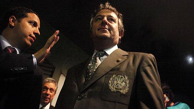 Paulo Nobre sucede Tirone na presidência do Palmeiras