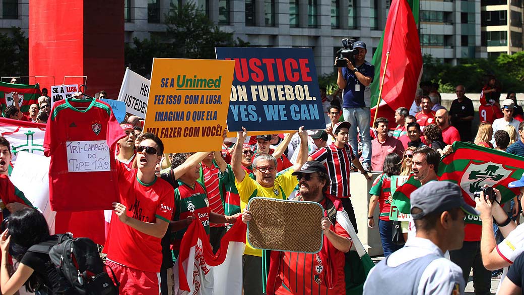 Torcedores da Portuguesa voltam a protestar contra rebaixamento