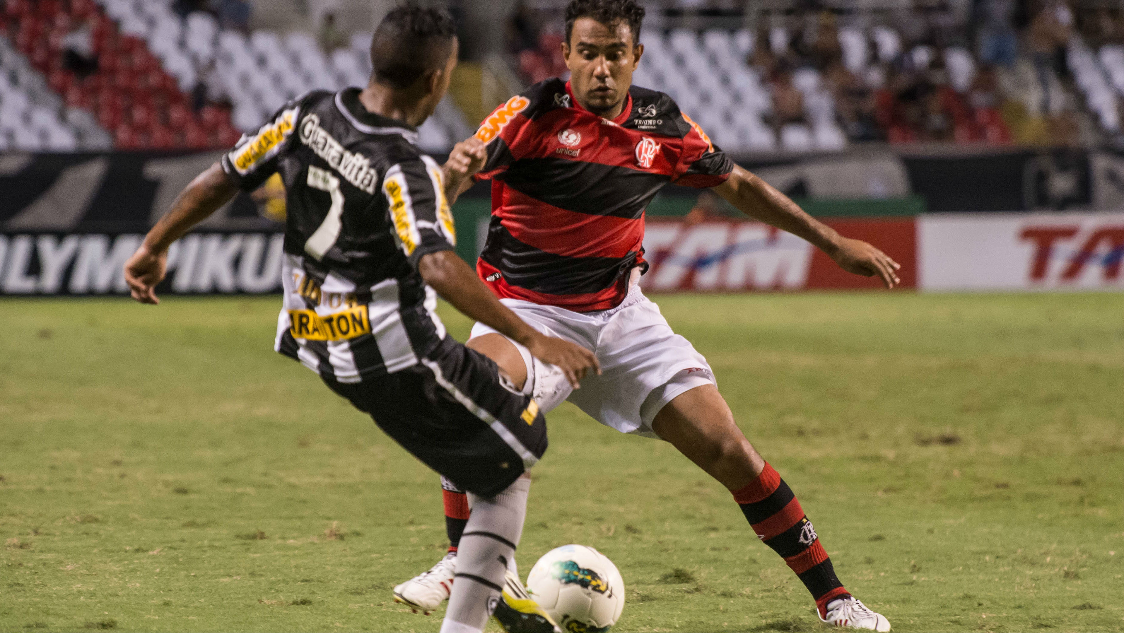 Em jogo movimentado, Flamengo vence o Botafogo por 2 a 1 pelo Brasileirão