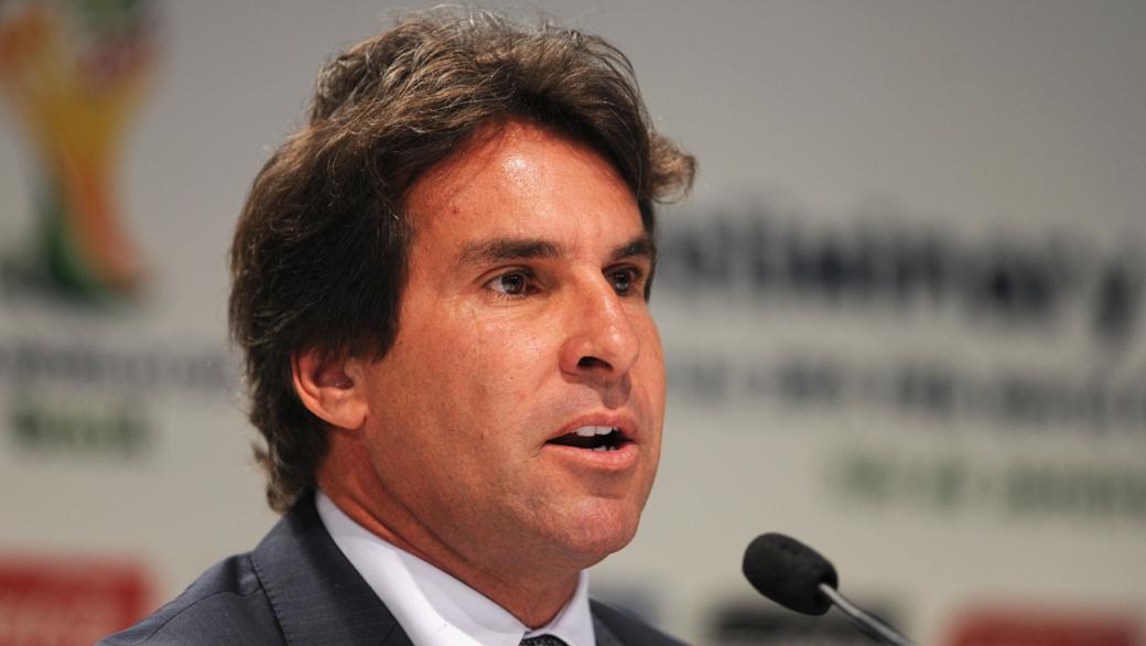 Fifa investiga agressão de assessor da CBF a jogador chileno