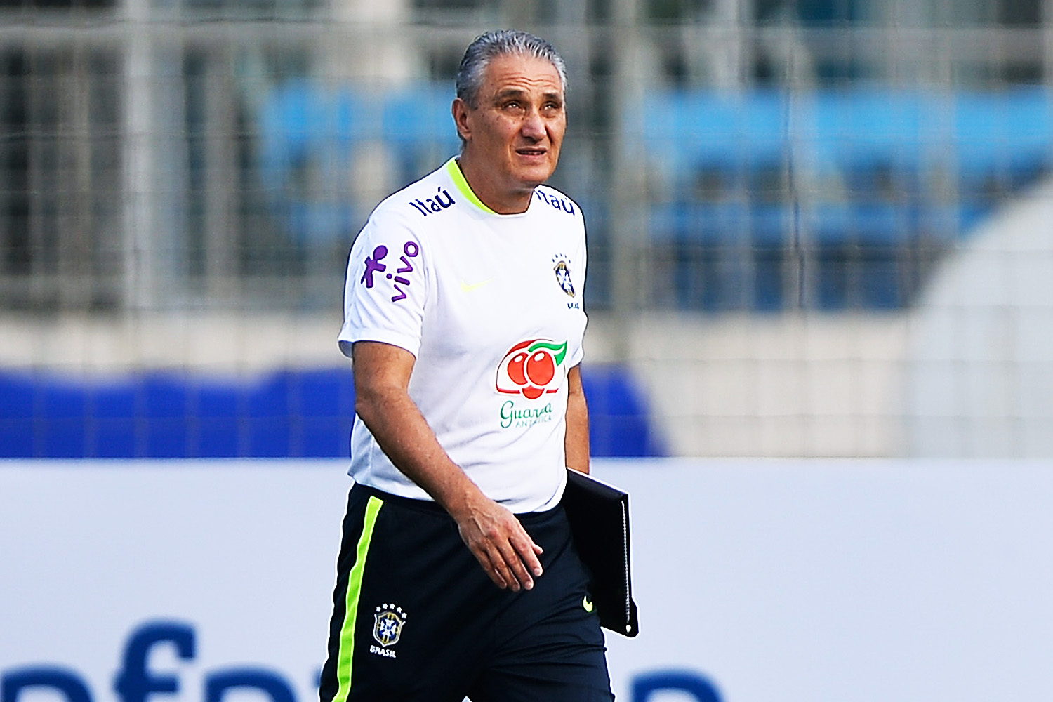 Tite faz testes em treino da seleção para enfrentar Colômbia