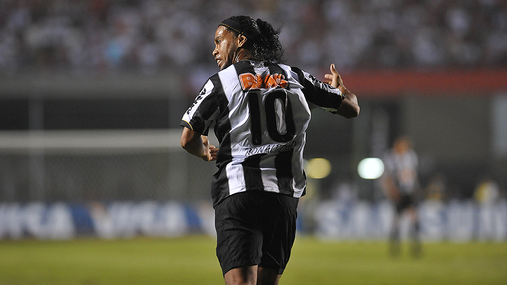Ronaldinho nega atraso e diz que quer a Copa do Mundo