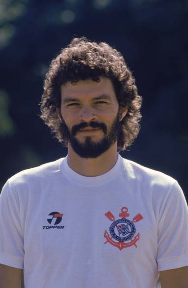 Sócrates durante treino do Corinthians, 1985