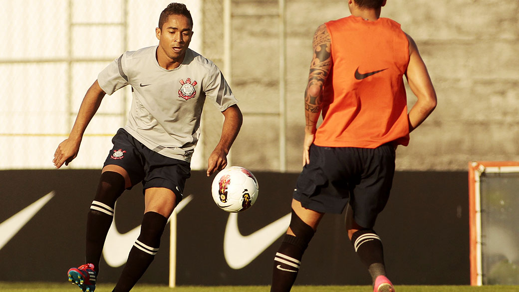 Corinthians terá Jorge Henrique no lugar de Douglas contra o Chelsea