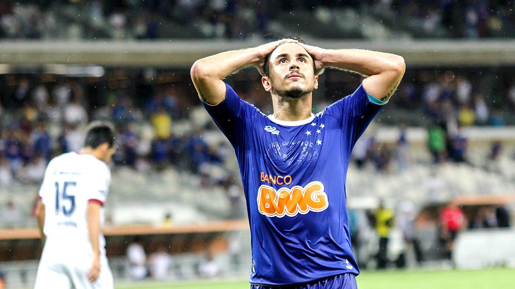 Em apuros, Cruzeiro e Grêmio buscam vaga nas quartas