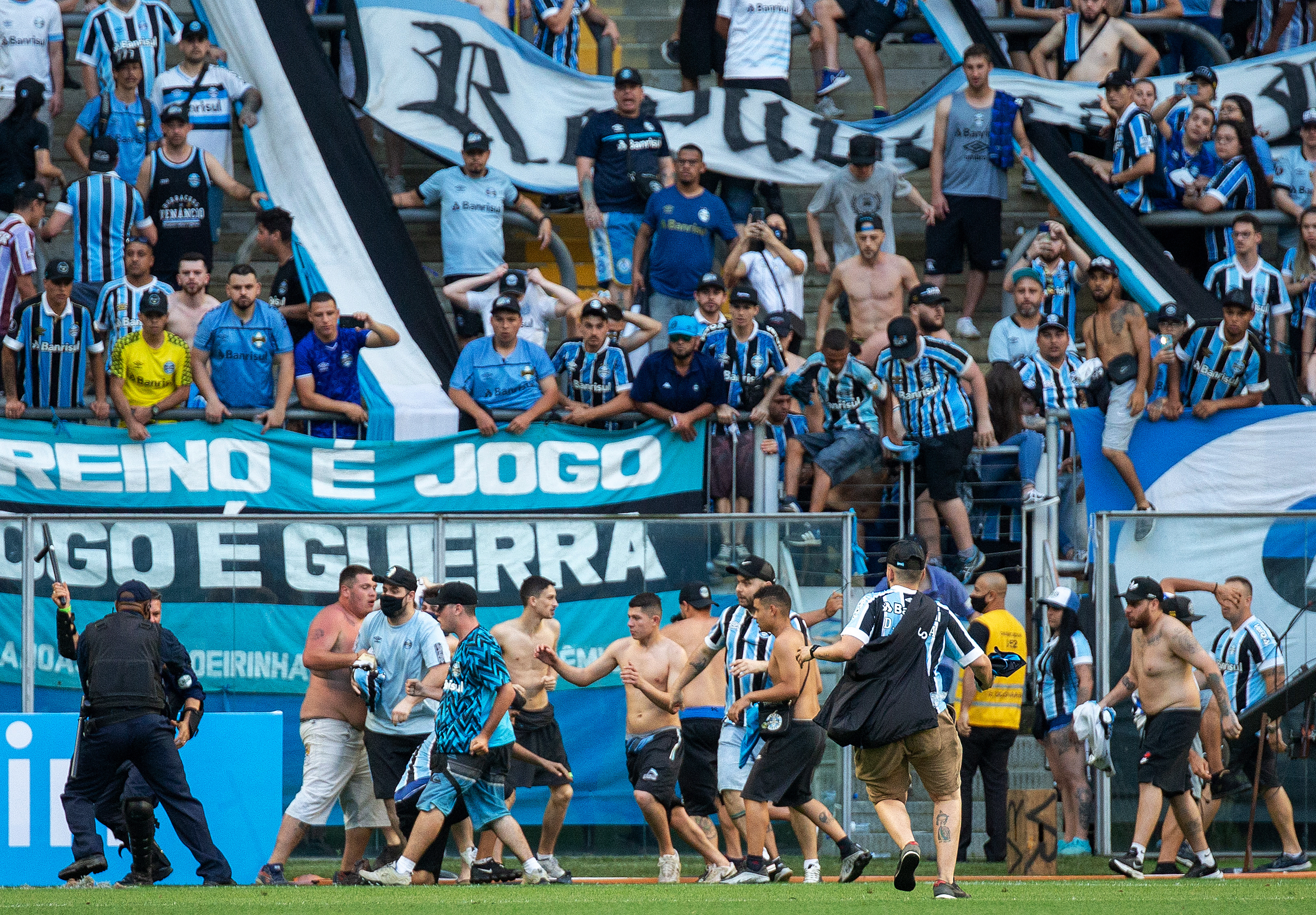 Com três jogo fora, Grêmio tem agenda pesada para o mês de