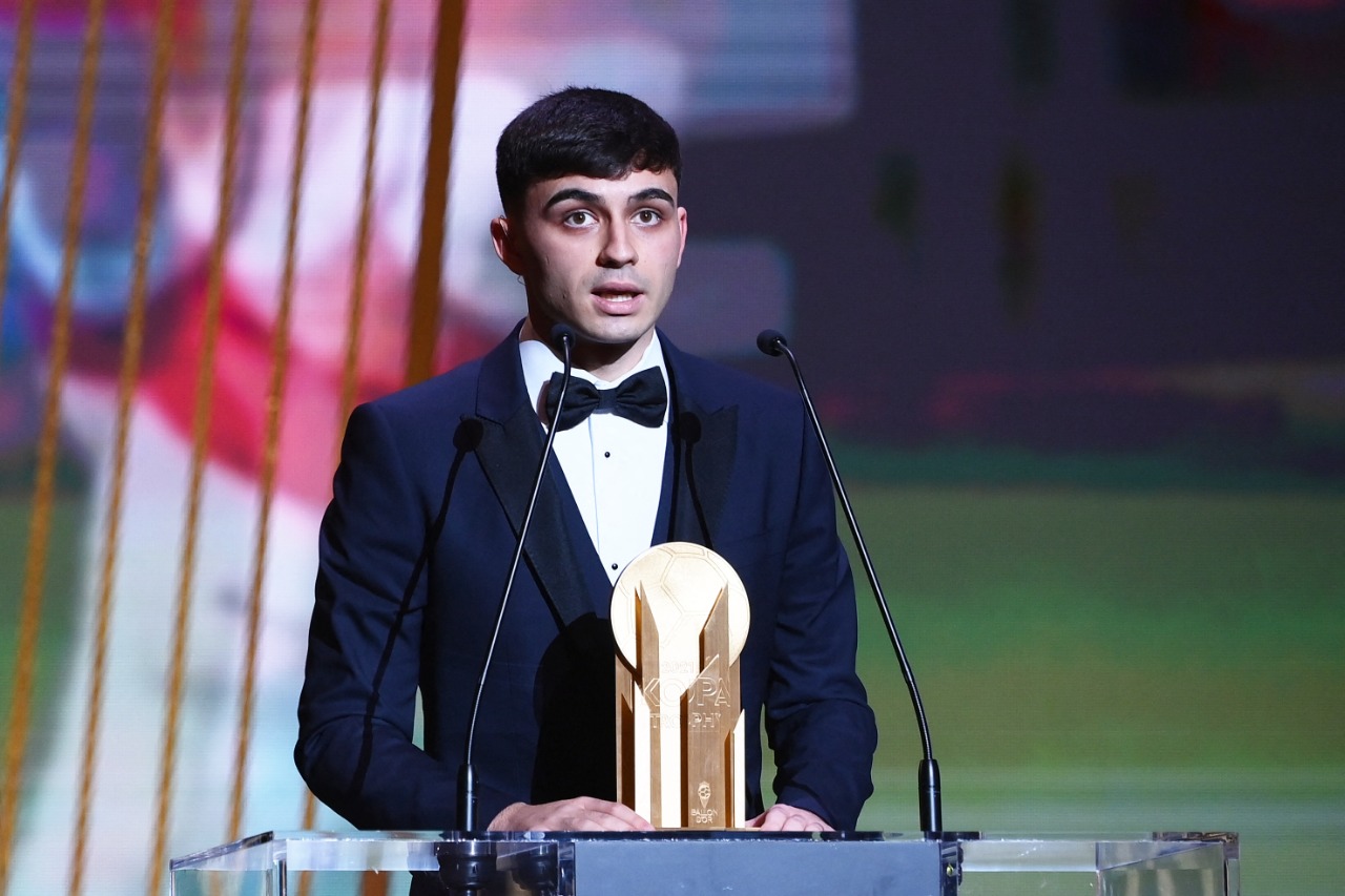 Pedri, do Barcelona, foi eleito o melhor jogador jovem do mundo - Arquivo Placar