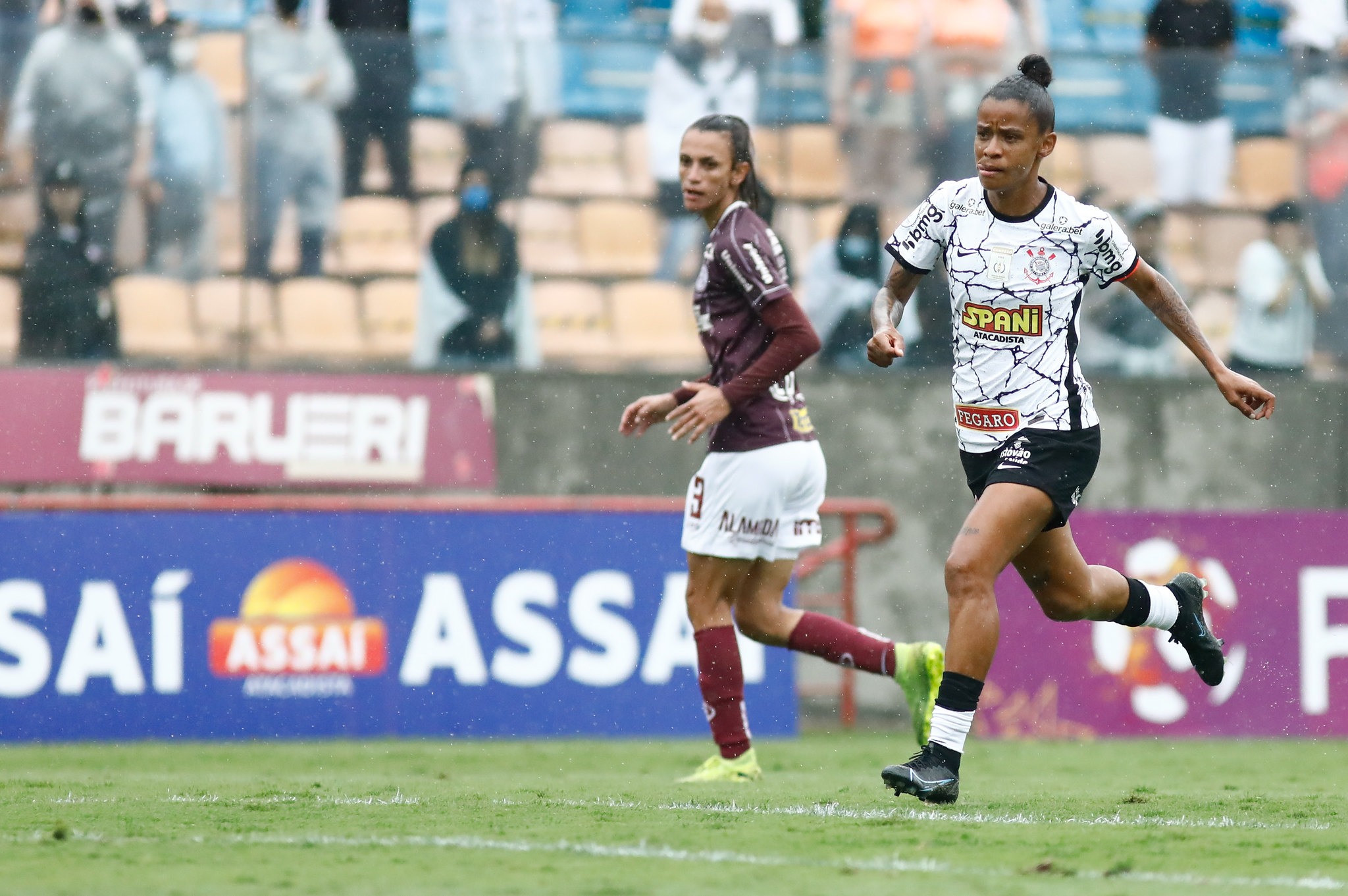 Grazi está em sua sexta temporada pelo clube paulista -