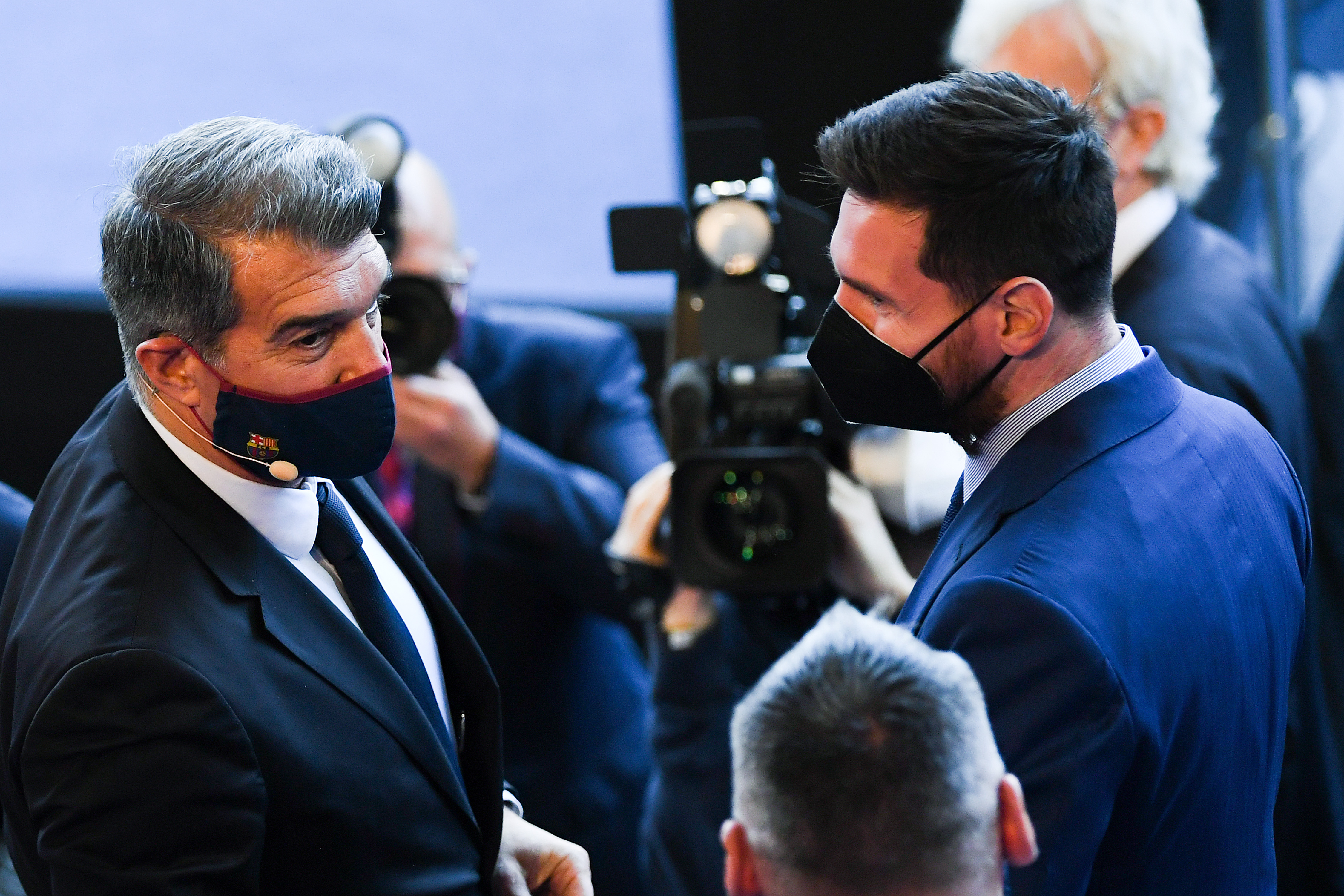 Lionel Messi ao lado do presidente Joan Laporta em um dos últimos atos pelo Barcelona -
