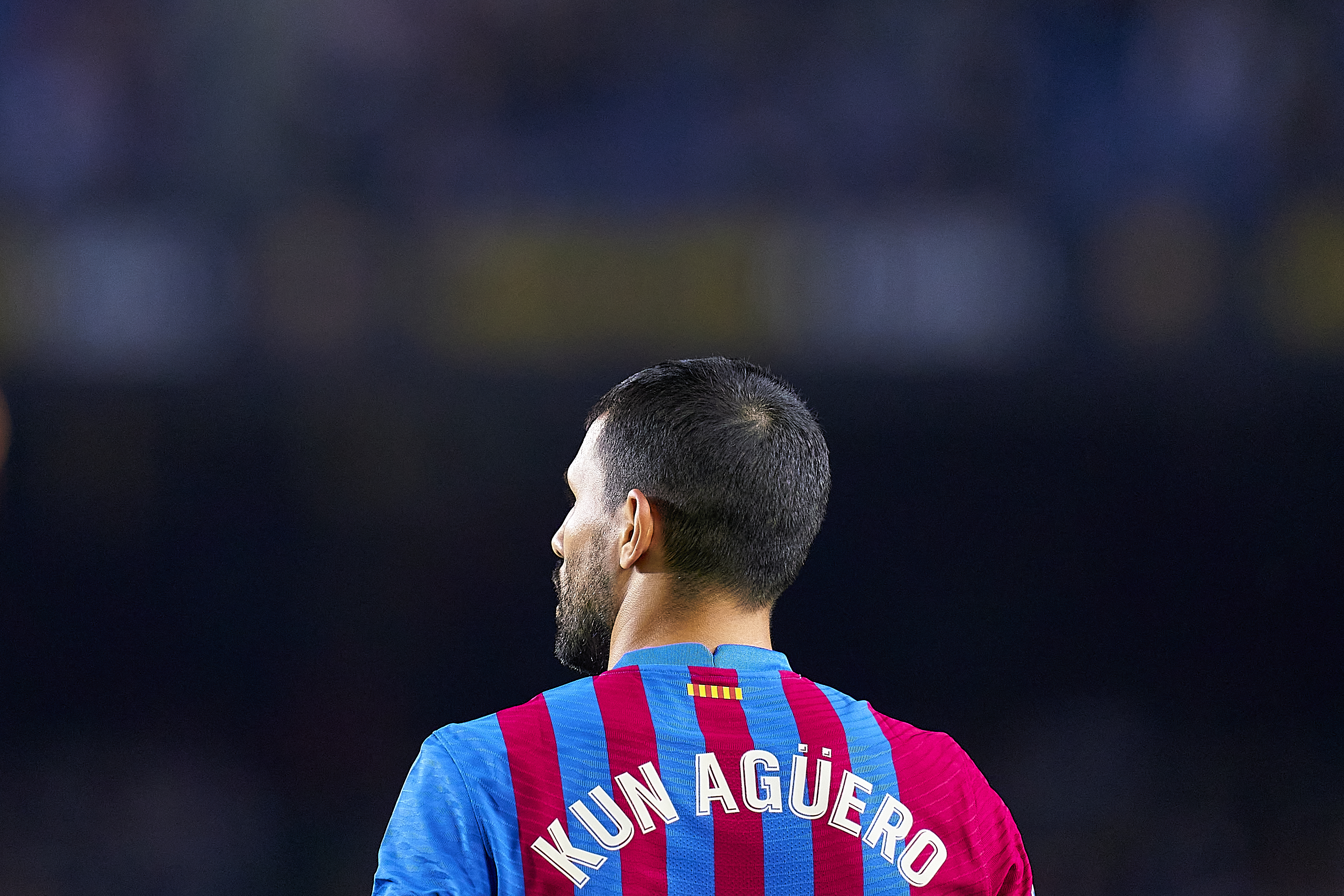 Com apenas quatro jogos pelo Barcelona, Agüero anunciou sua despedida -