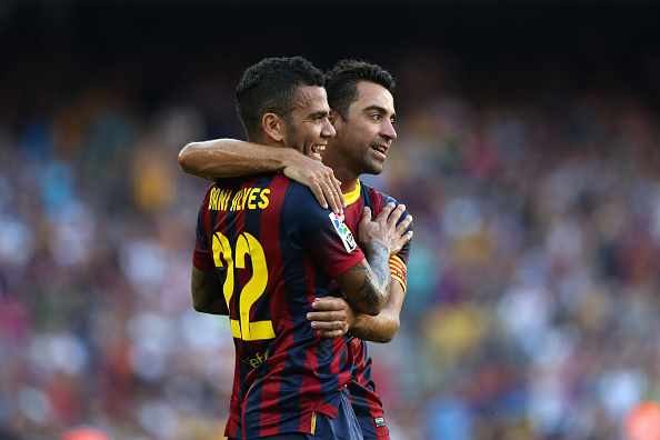 Daniel Alves e Xavi dividiram vestiário por sete temporadas no Barcelona