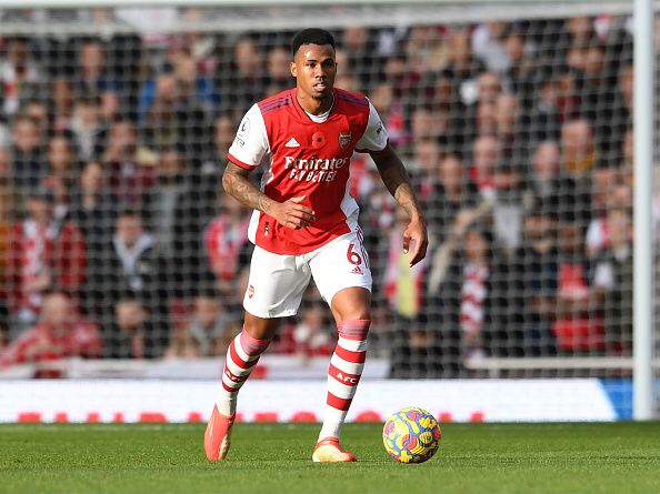 Gabriel Magalhães em ação pelo Arsenal -