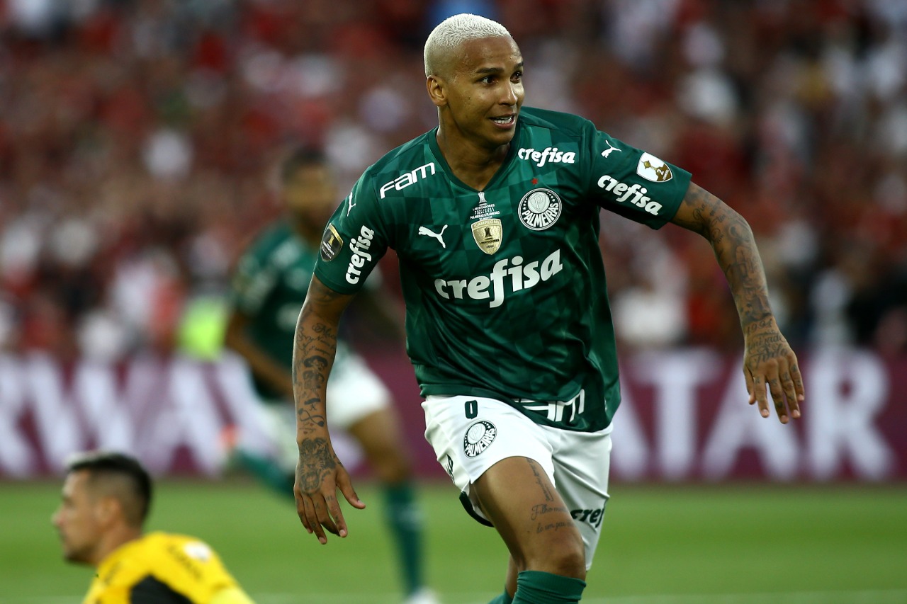 Deyverson comemora o segundo gol do Palmeiras na final da Libertadores