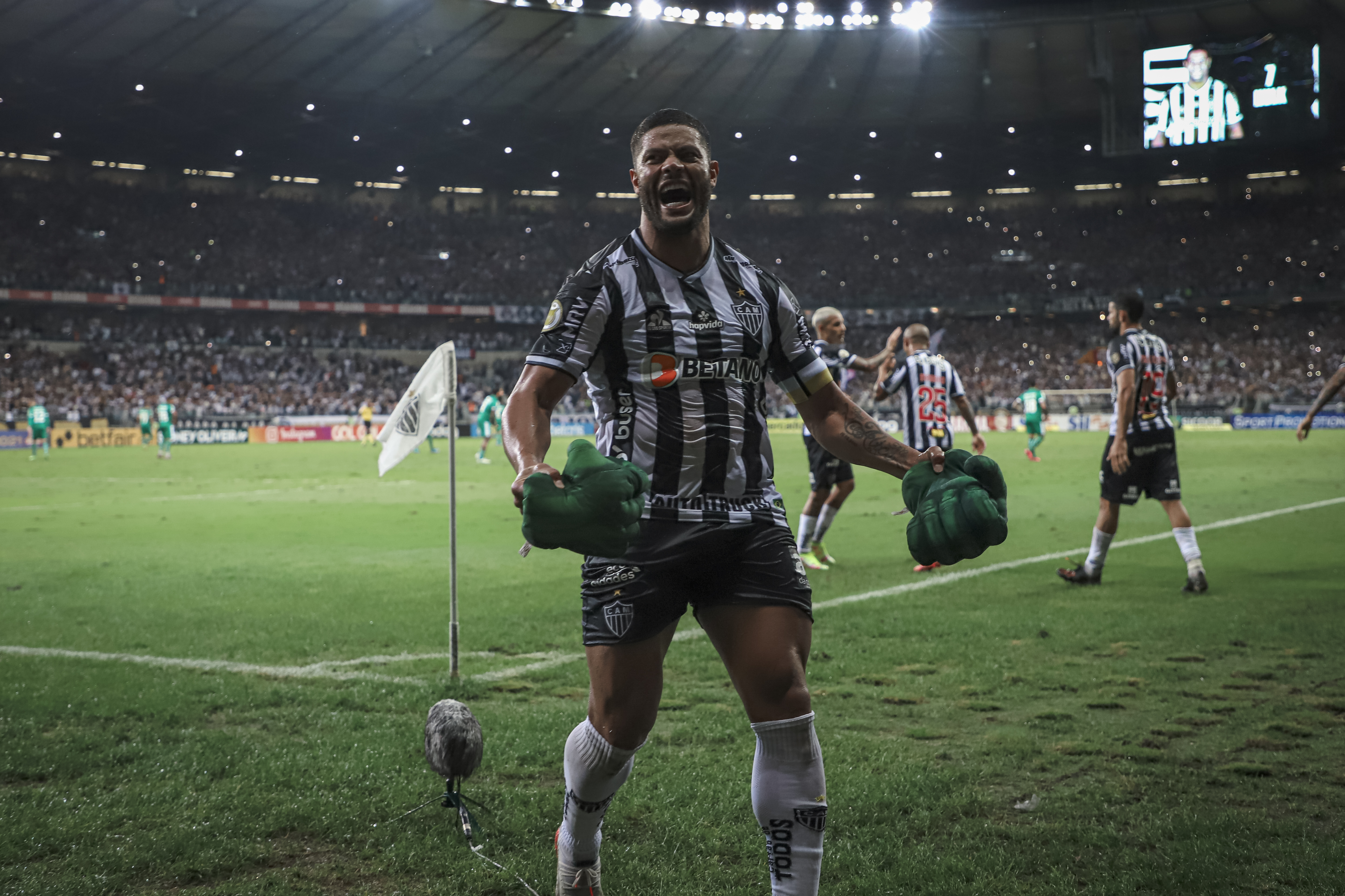 Hulk é o artilheiro do Brasileirão, com 14 gols -