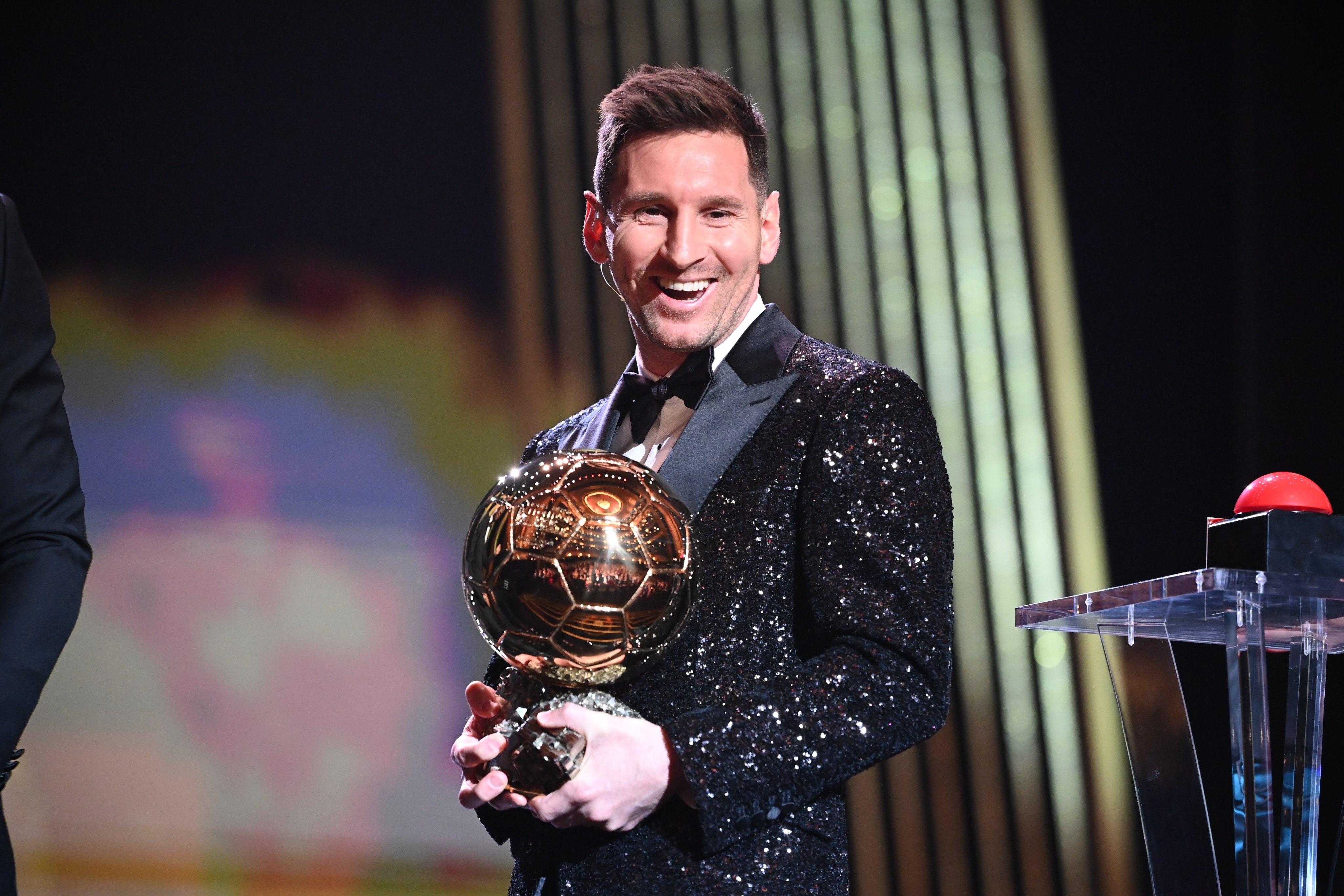 Messi supera Lewandowski e vence a Bola de Ouro de 2021 - Placar - O  futebol sem barreiras para você