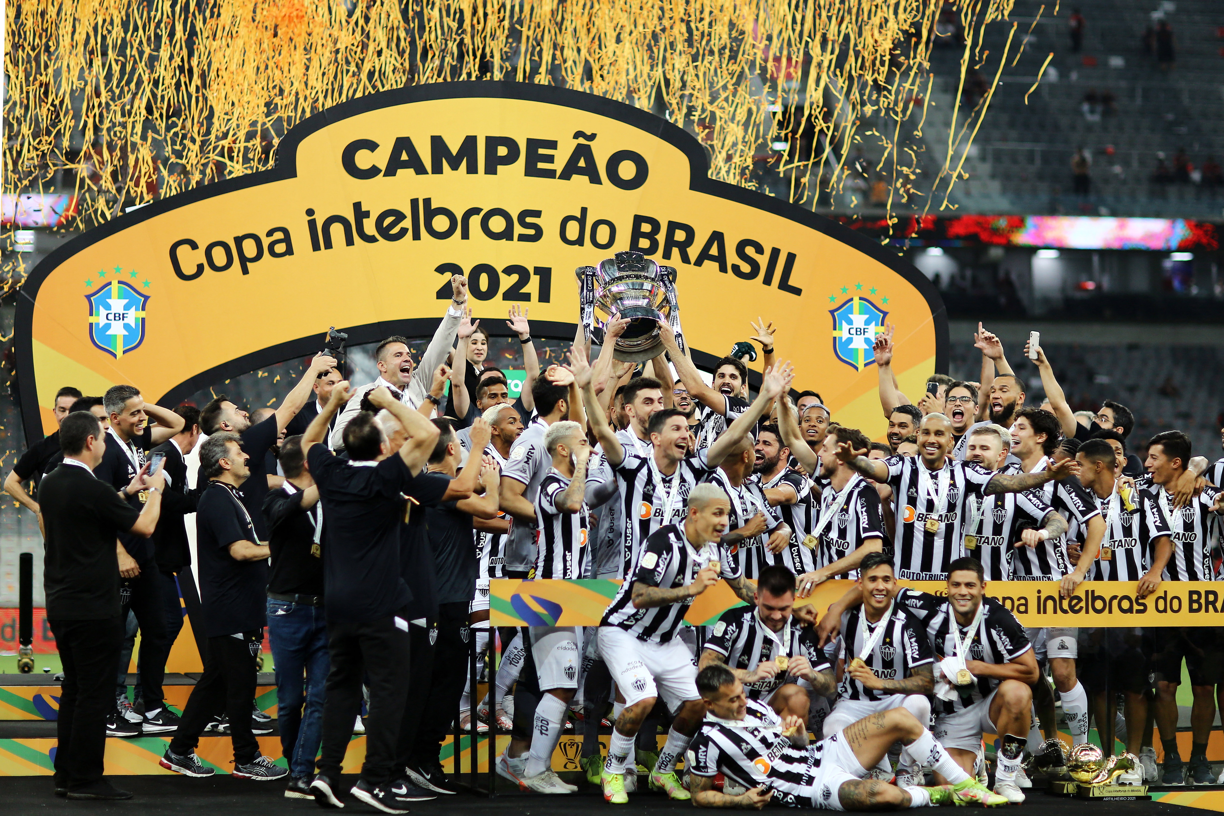 Atlético Mineiro ergue a taça da Copa do Brasil de 2021