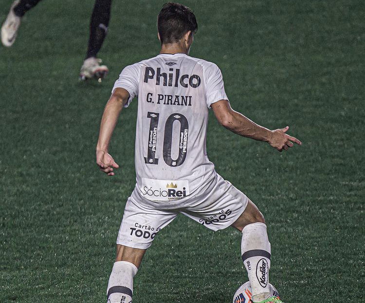 Gabriel Pirani, 19 anos, vestiu a histórica camisa 10 do Santos