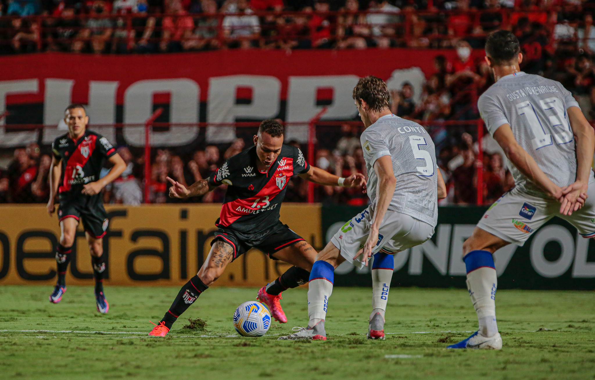 Atlético Goianiense ocupa a 13º colocação -