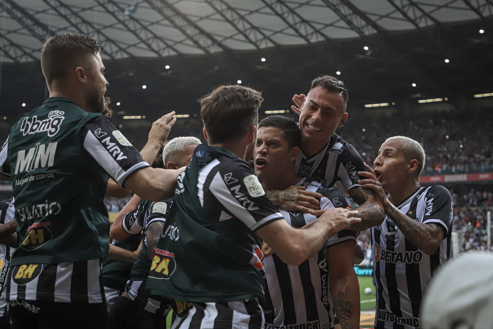 Hulk, Keno e Vargas, duas vezes, marcaram na primeira final -