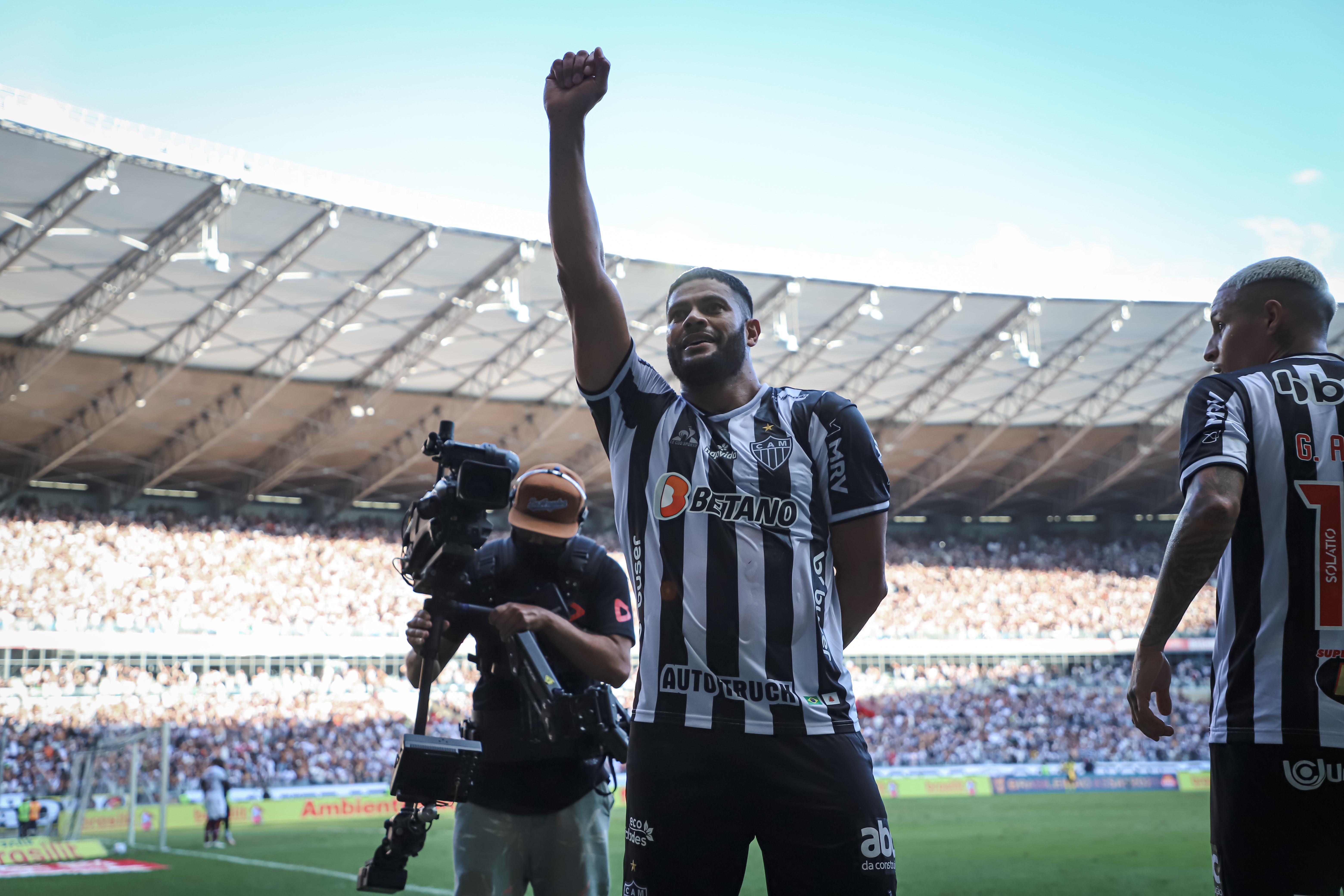 Hulk homenageou Reinaldo na vitória atleticana sobre o Fluminense