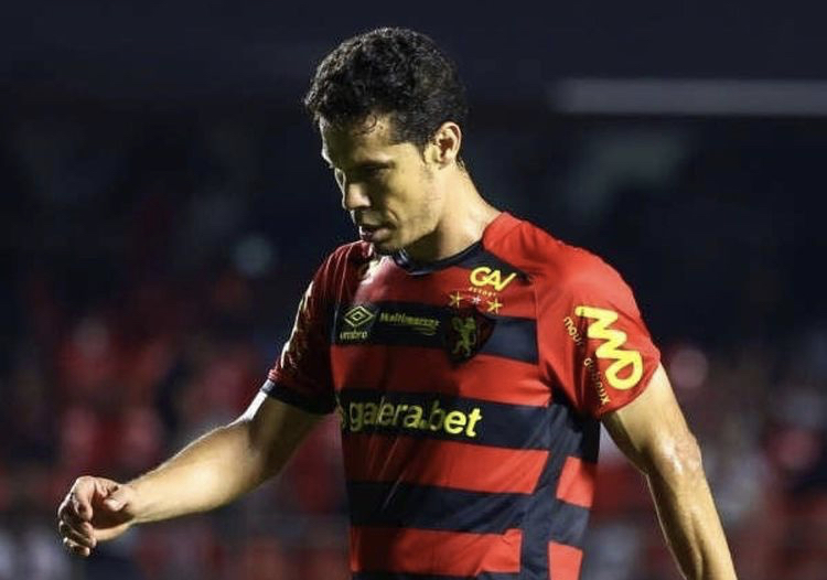 Hernanes caiu com o Sport em 2021