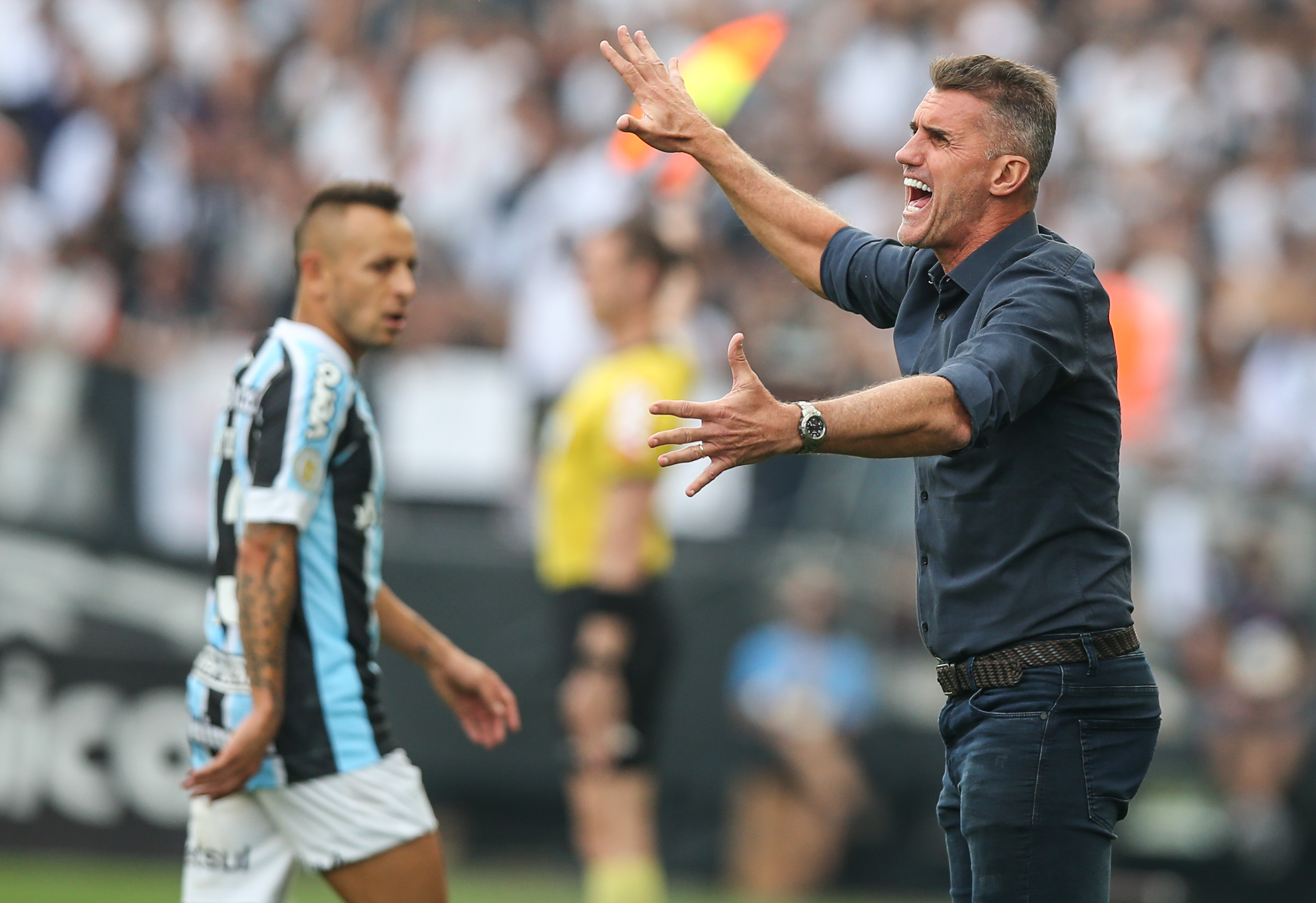 Técnico gremista tenta evitar novo rebaixamento para o clube e na carreira -