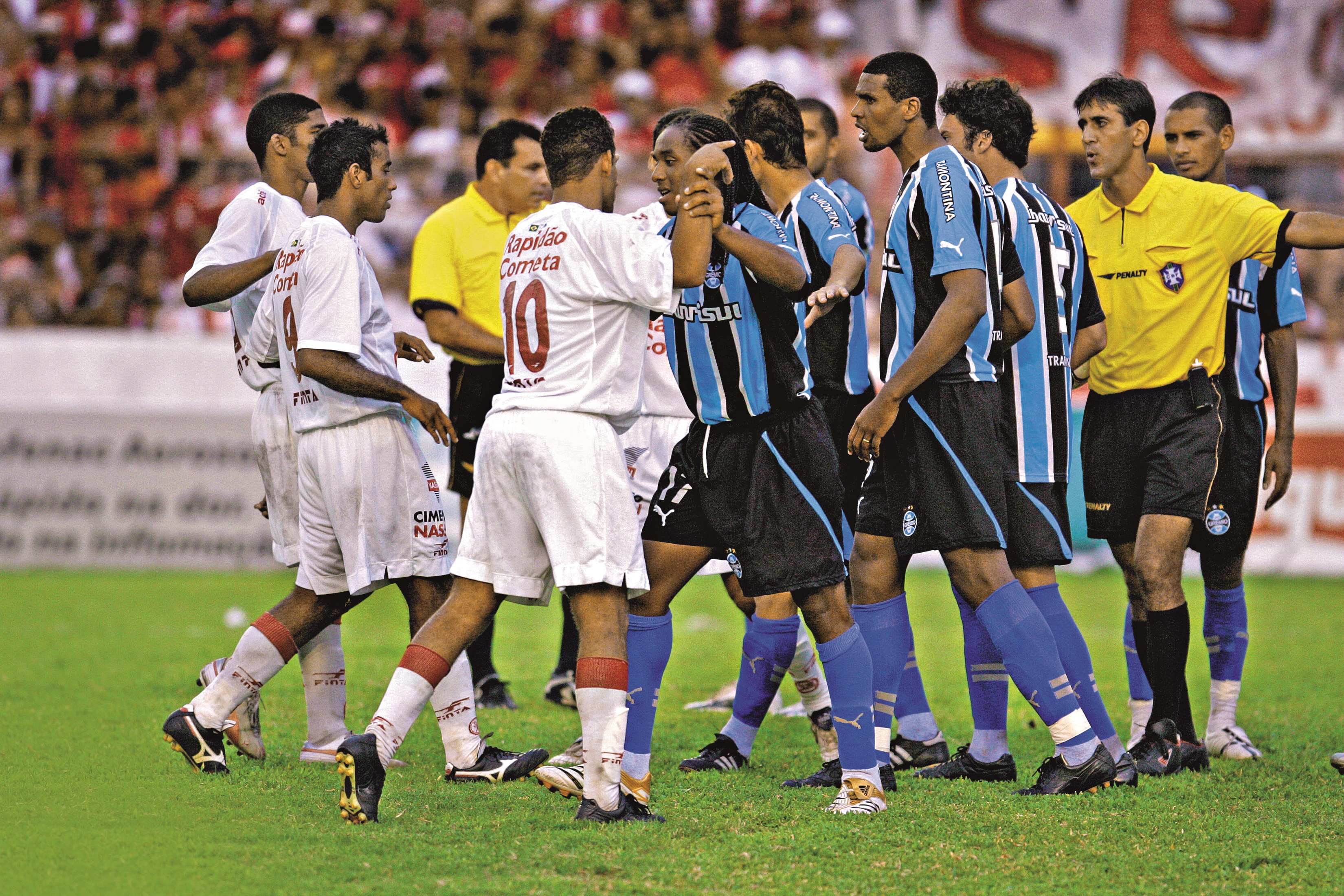 Grêmio vence Atlético-MG, mas é rebaixado para a Série B do