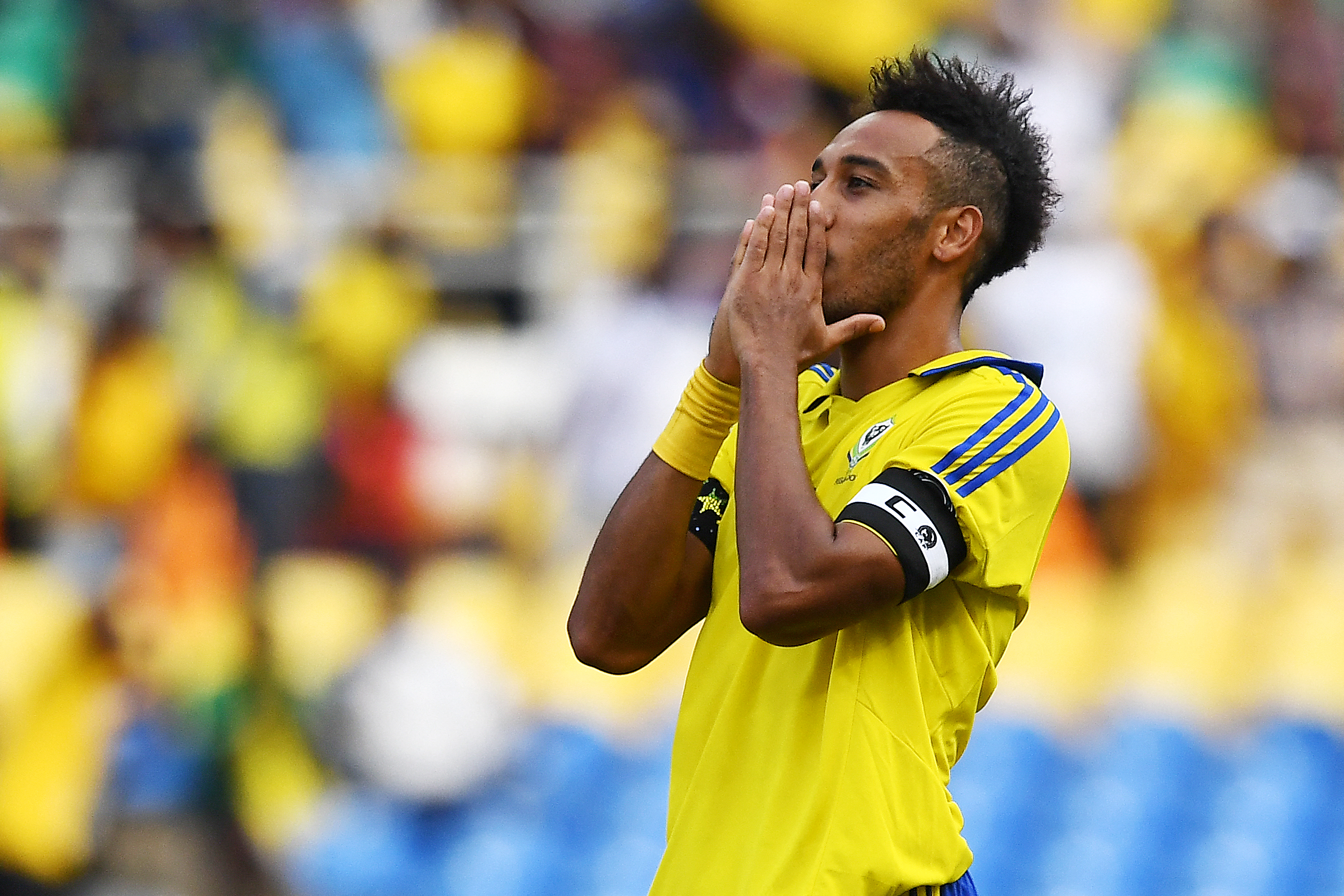 Atacante Pierre-Emerick Aubameyang durante jogo da seleção do Gabão, em 2017 -