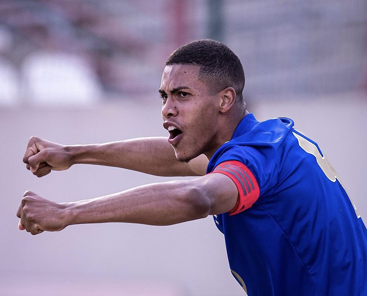 Paulo, zagueiro do Cruzeiro de 19 anos