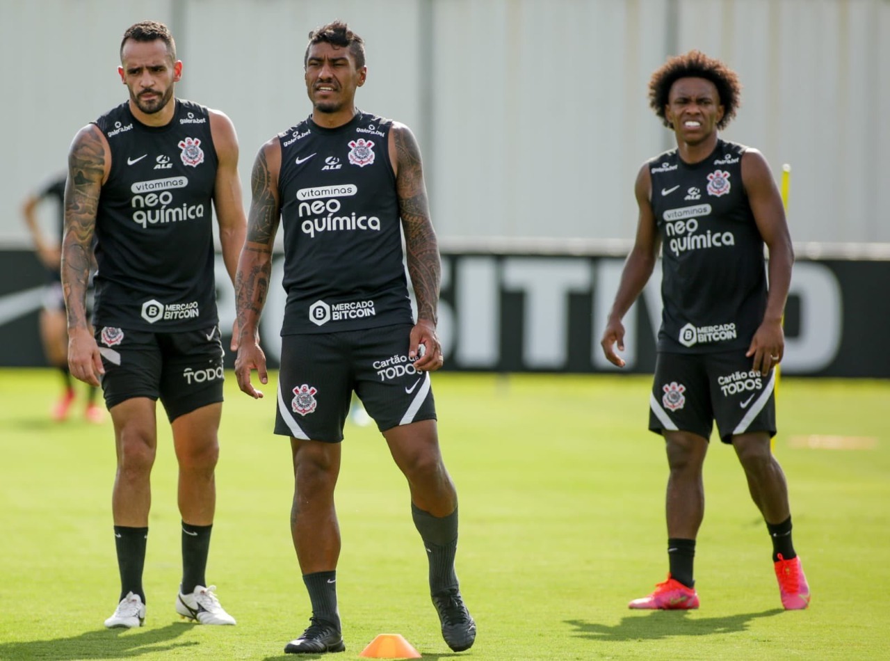 Renato Augusto, Paulinho e Willian, do Corinthians