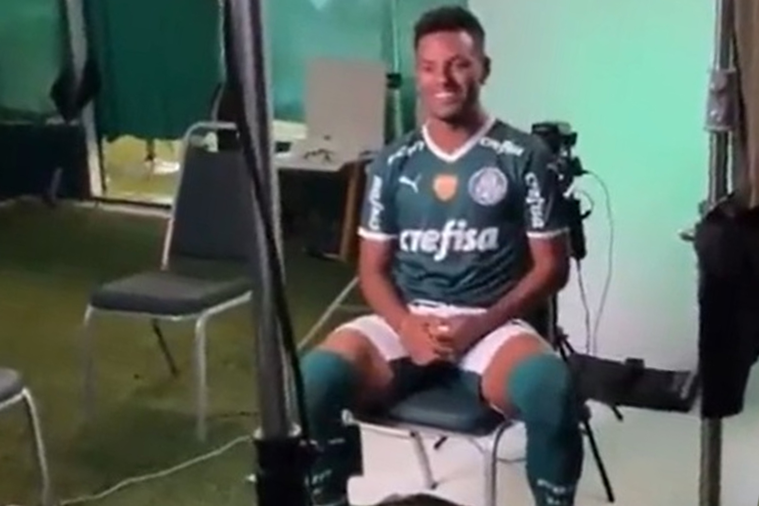 Palmeiras divulga teaser e Patrick de Paula vaza nova camisa para 2022