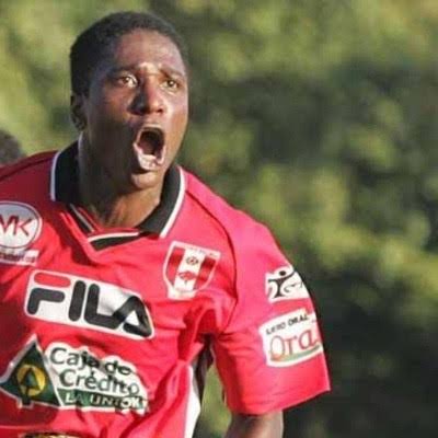 Nildeson atuando pelo Atlético Balboa