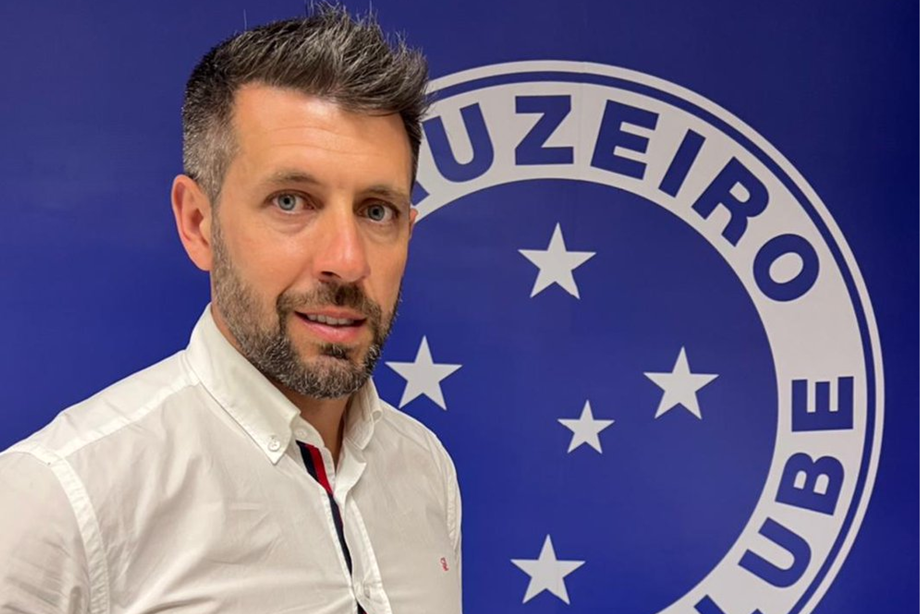 Ex-meia uruguaio Paulo Pezzolano dirigirá o Cruzeiro em 2022 -