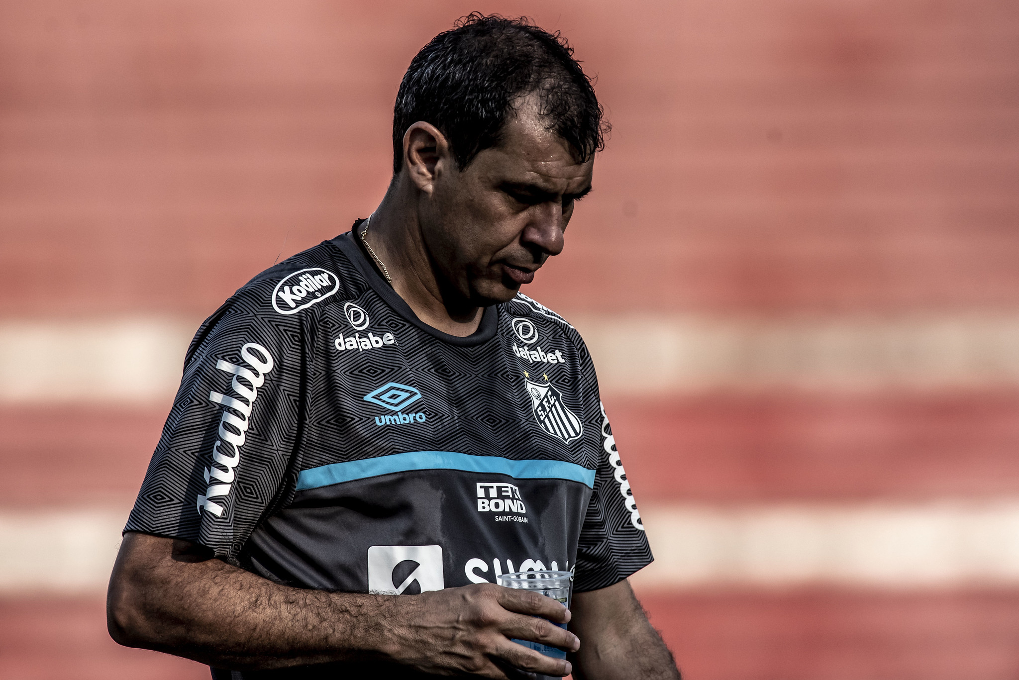 Carille é demitido do Santos após novo tropeço no Paulista