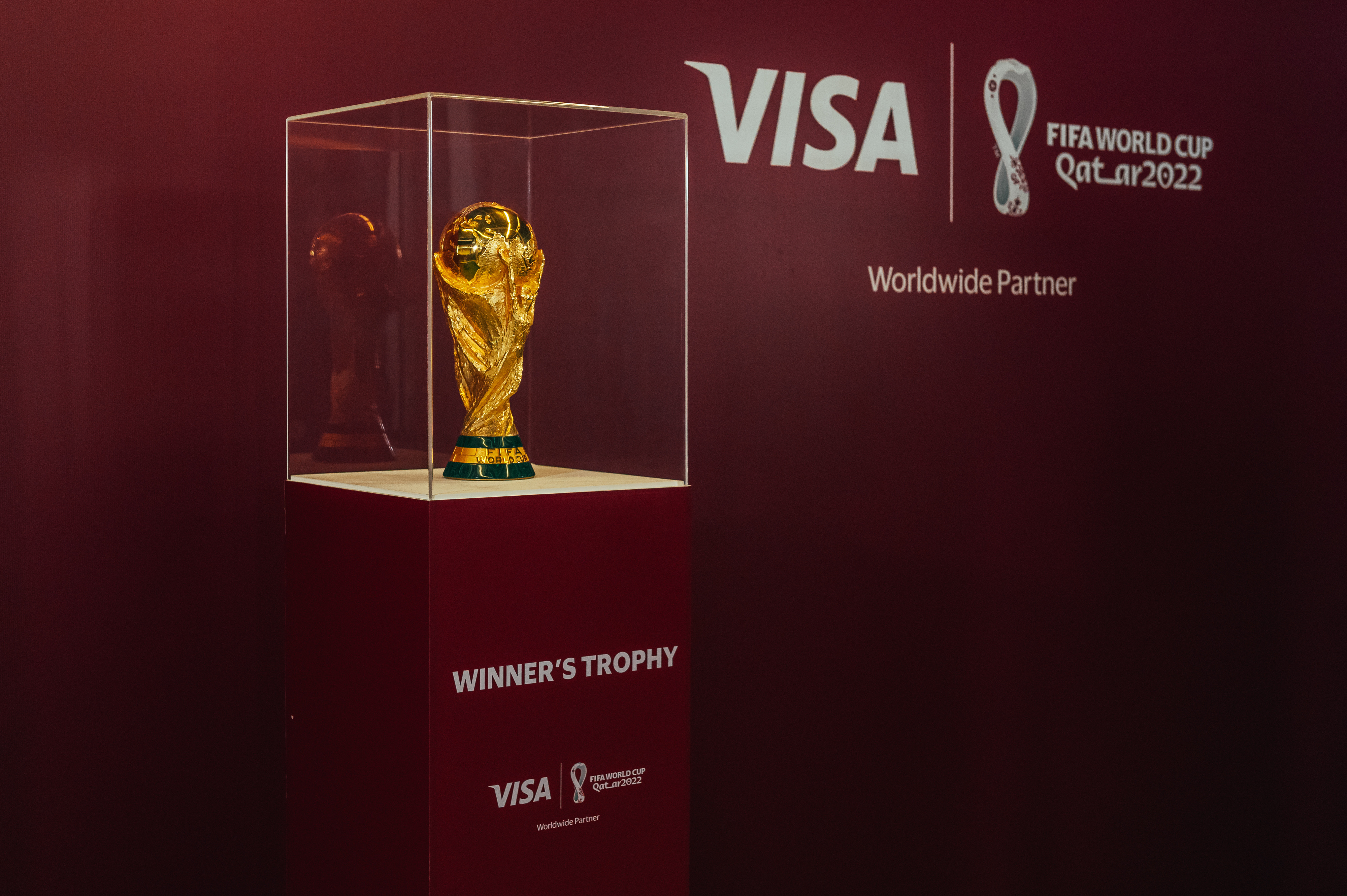Museu do Futebol exibe taça da Copa do Mundo em parceria com Visa -