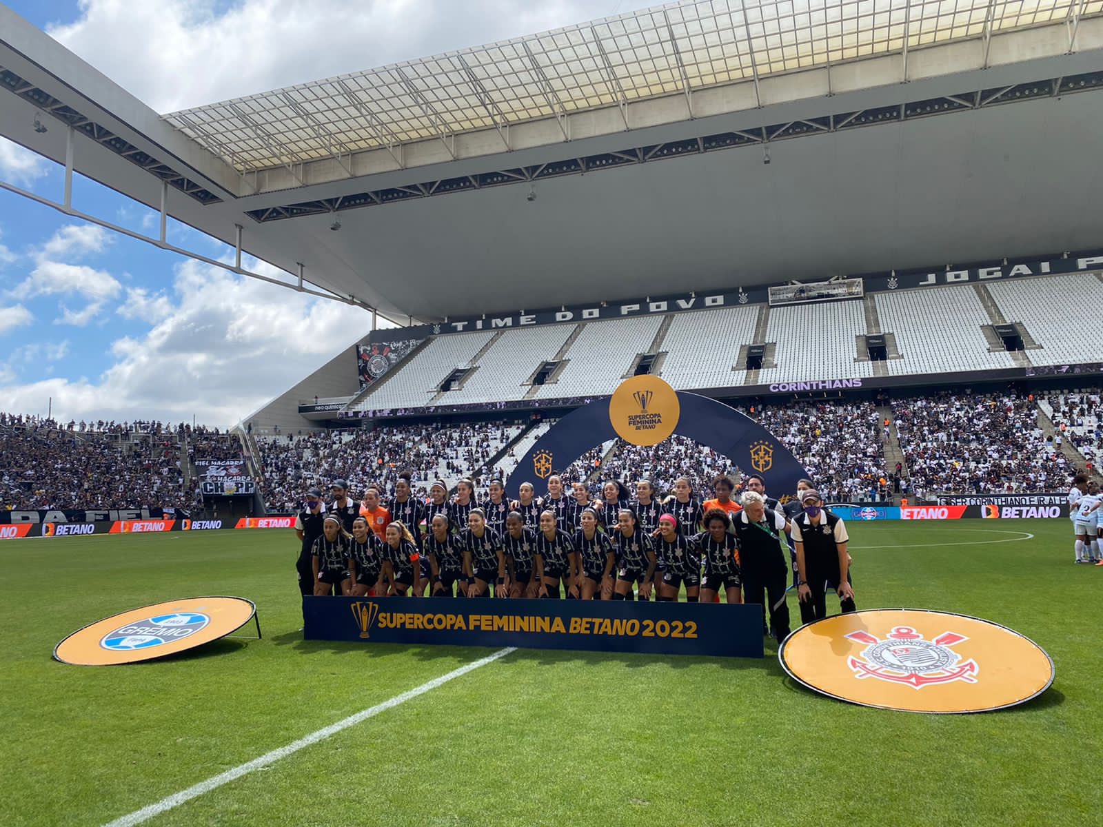 Corinthians bate Grêmio e é campeão da Supercopa Feminina