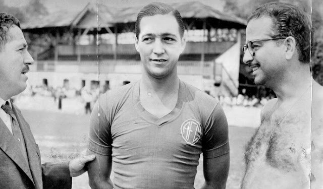 O craque Heleno com a camisa do América-RJ -