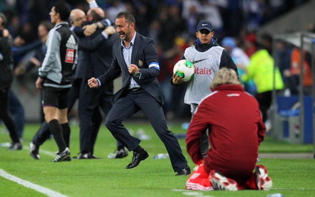 Vitor Pereira comemora gol decisivo sobre Benfica de Jorge Jesus -