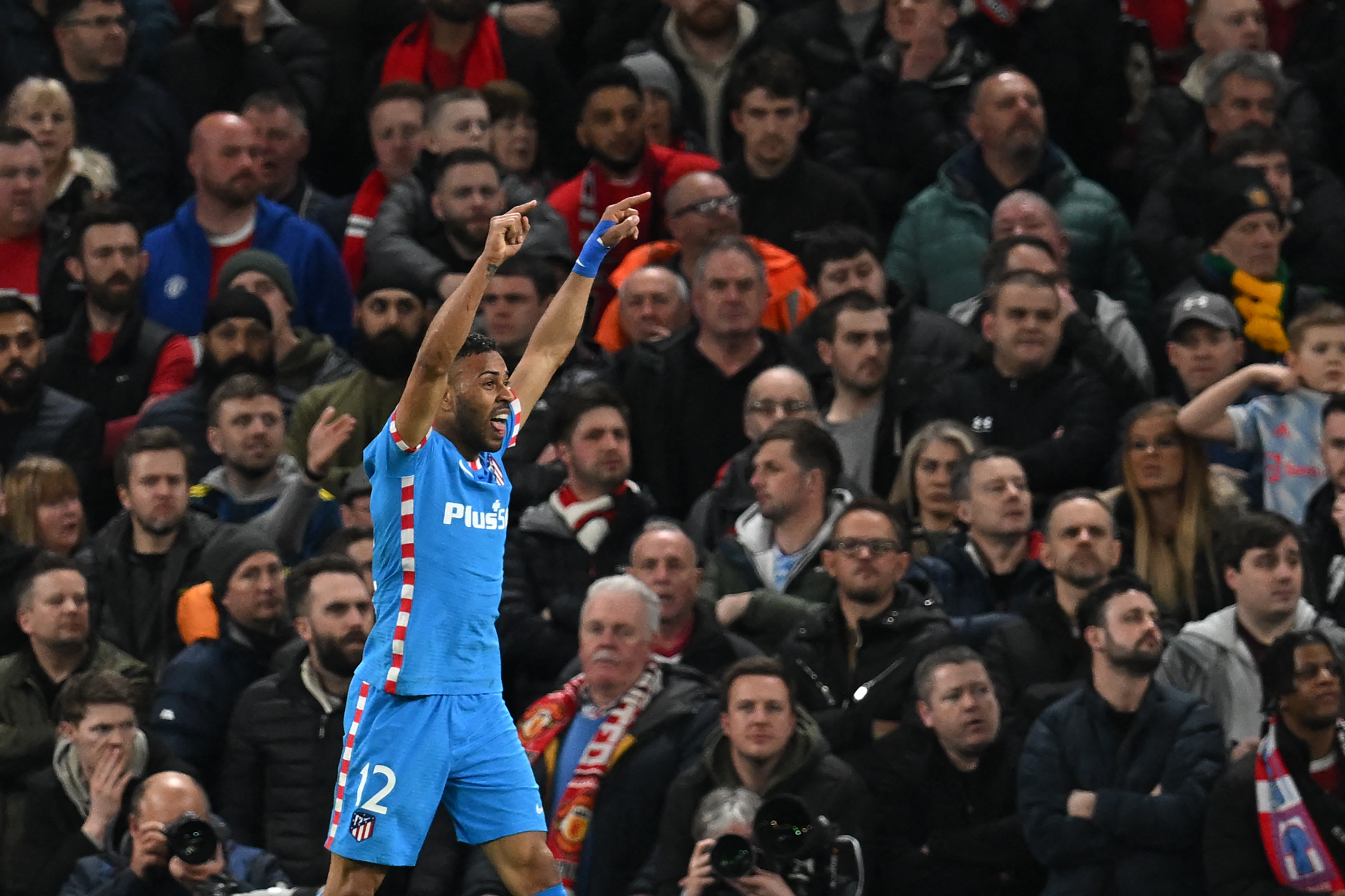 Na briga por vaga na Copa, Renan Lodi é alvo do Manchester City